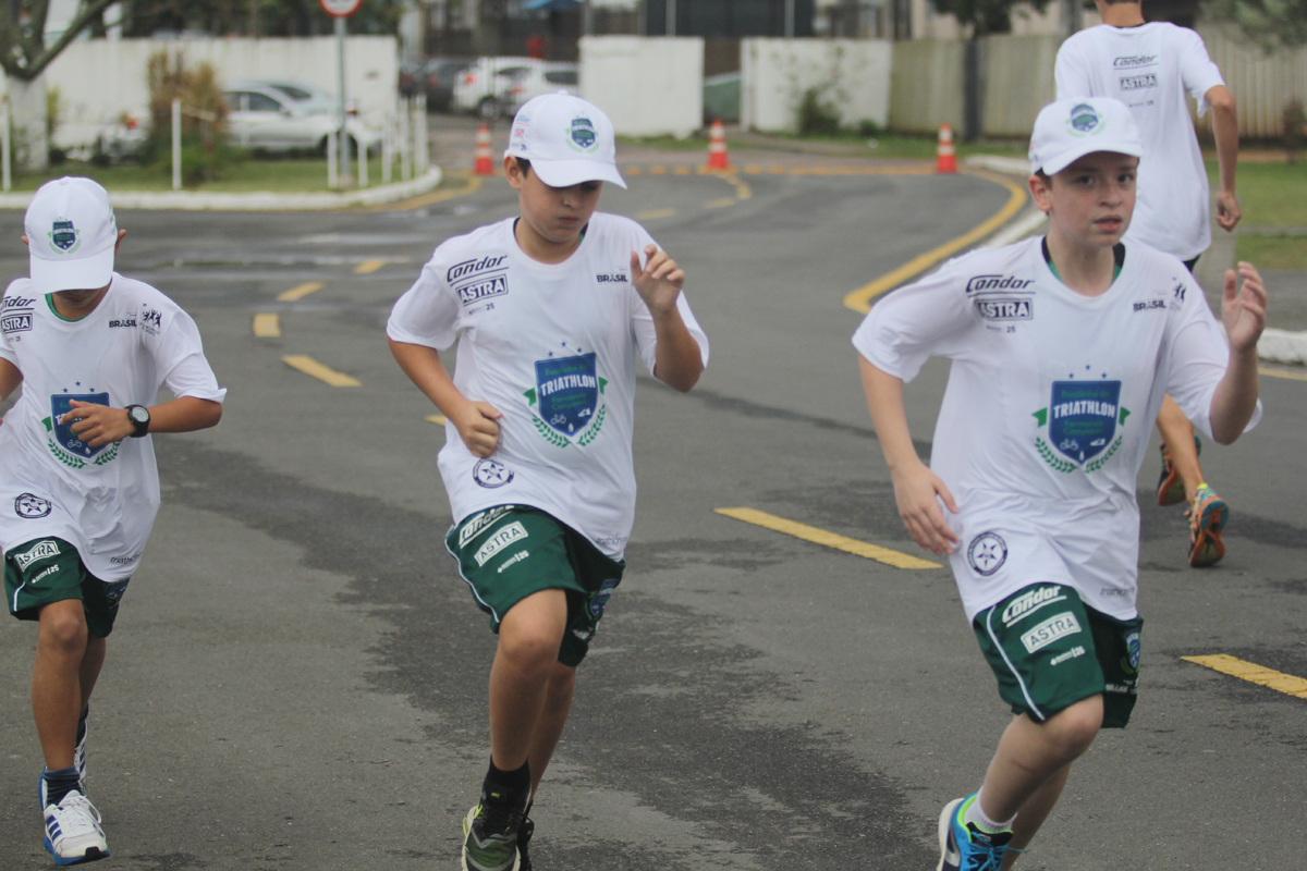 Brasileiro Infantil e Infanto Juvenil é o desafio da Escolinha de Triathlon do Paraná