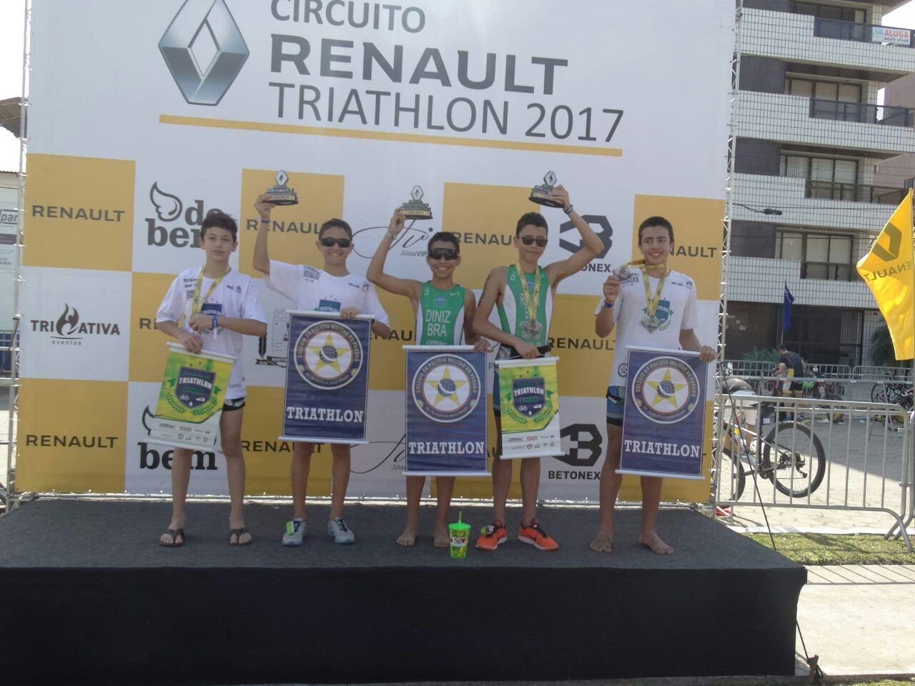 Alunos da Escolinha de Triathlon aprendem lições importantes em competições locais