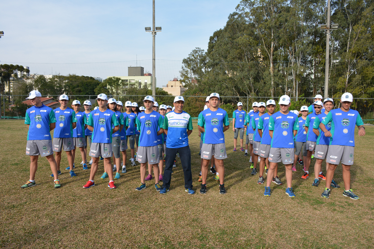 Talentos da Escolinha de Triathlon do Paraná testam suas forças na Copa Brasil de Sprint Triathlon