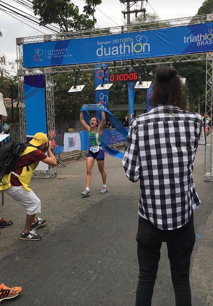 Aluna da Escolinha de Triathlon celebra vitória no Brasileiro de Duathlon