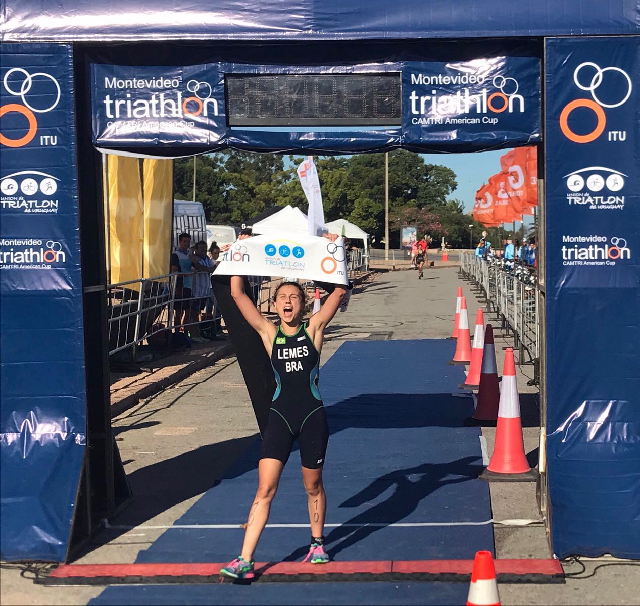 Paranaense é campeã sul-americana júnior de triathlon