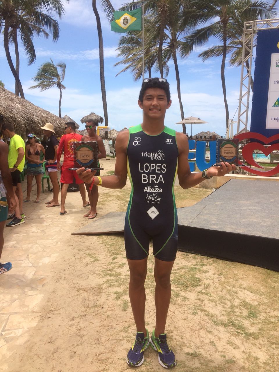 Fim de semana dourado para os atletas da Escolinha de Triathlon