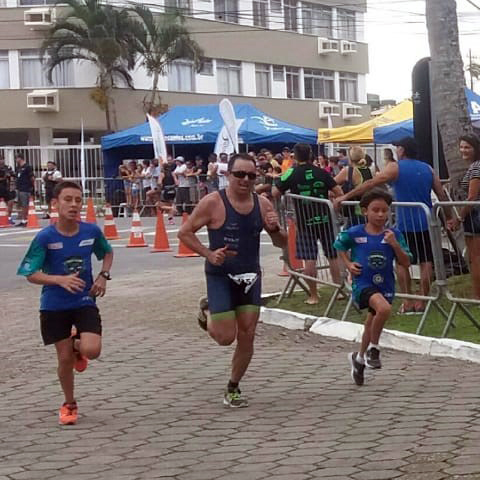 Família de triatletas: Irmãos Mazorca, da Escolinha de Triathlon, brilham em competições nacionais