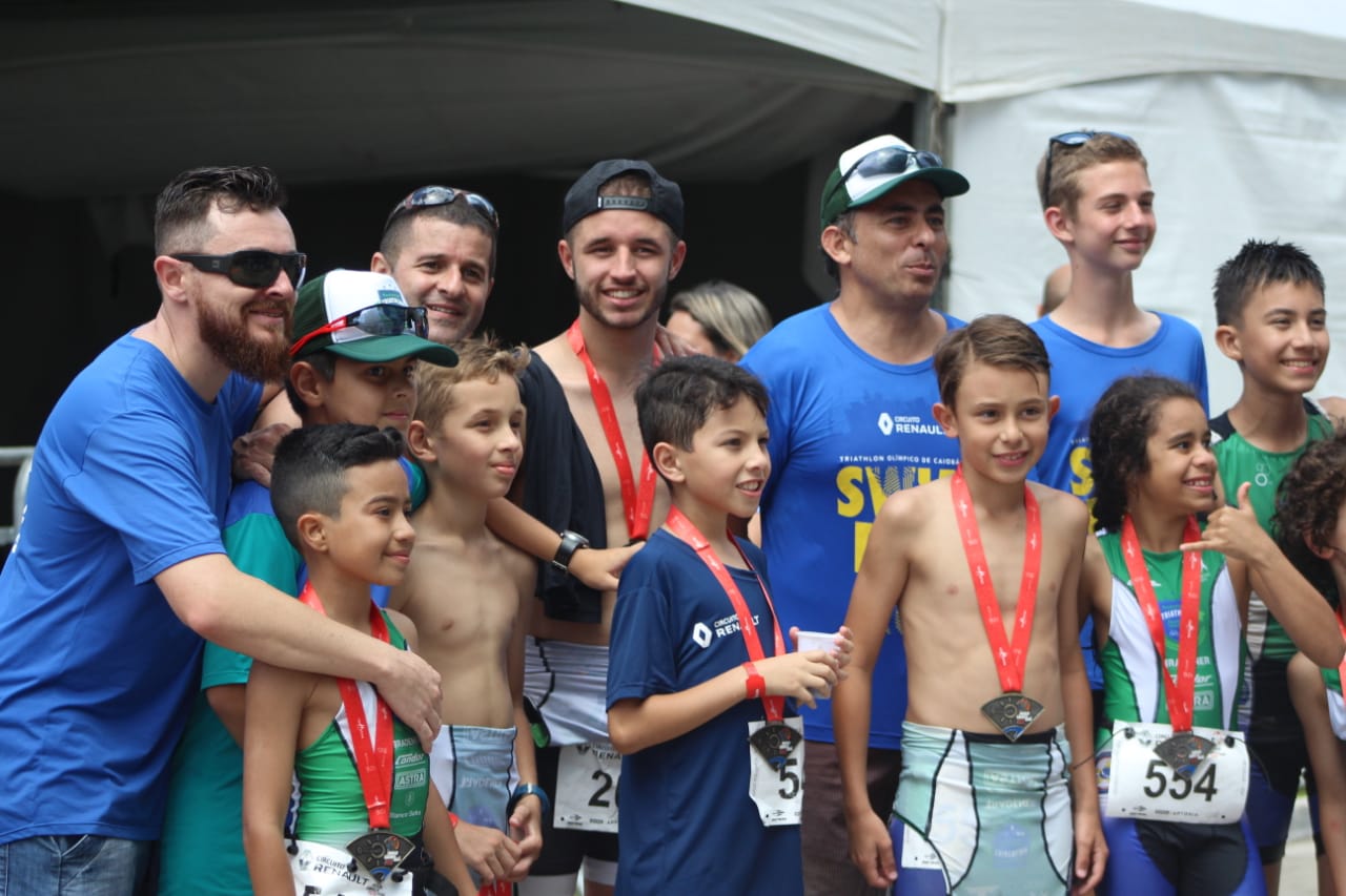 Escolinha de Triathlon encerra temporada com 16 atletas no pódio do Circuito Renault