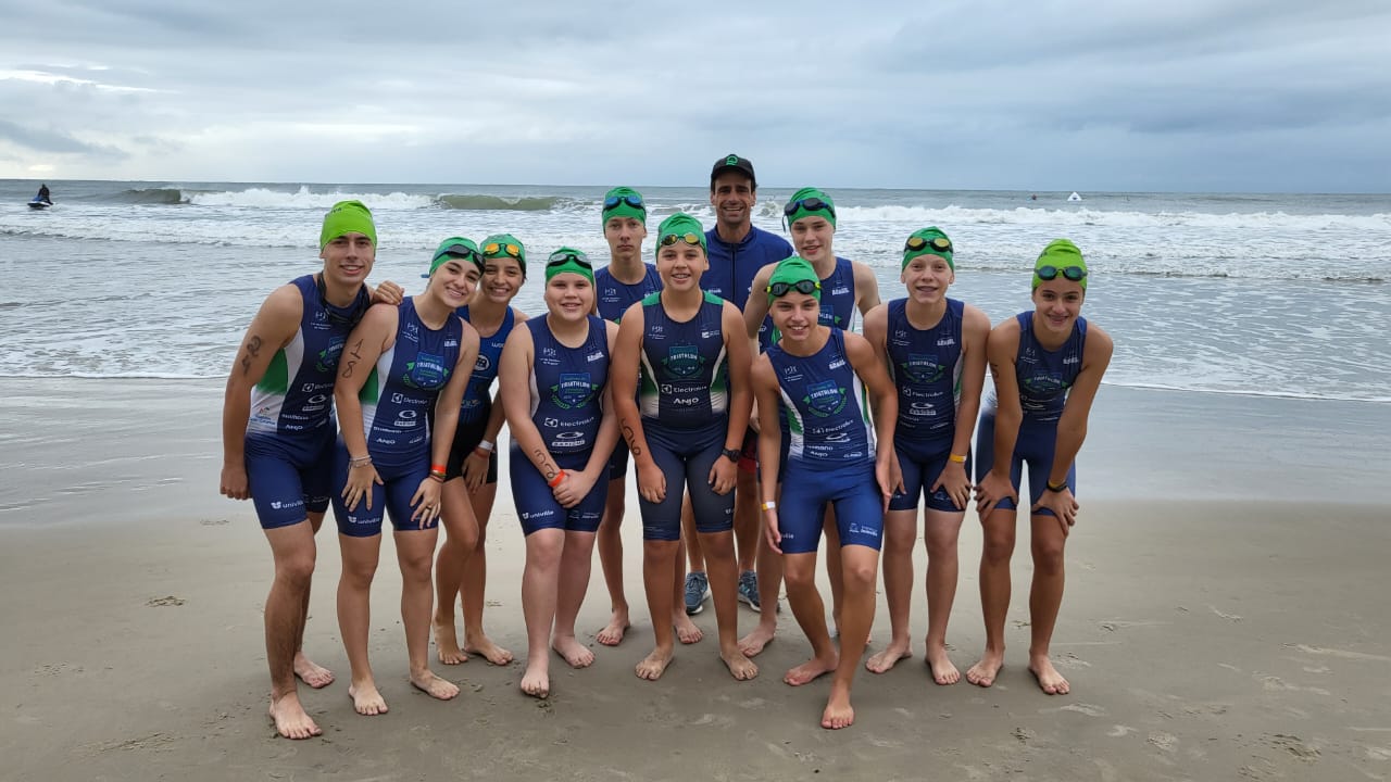 Escolinha de Joinville marca presença no Triathlon Paranaense de Super Sprint 2023