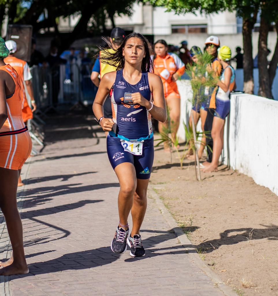 Aluna da Escolinha de Triathlon de Caucaia (CE) se classifica para os Jogos Escolares Brasileiros