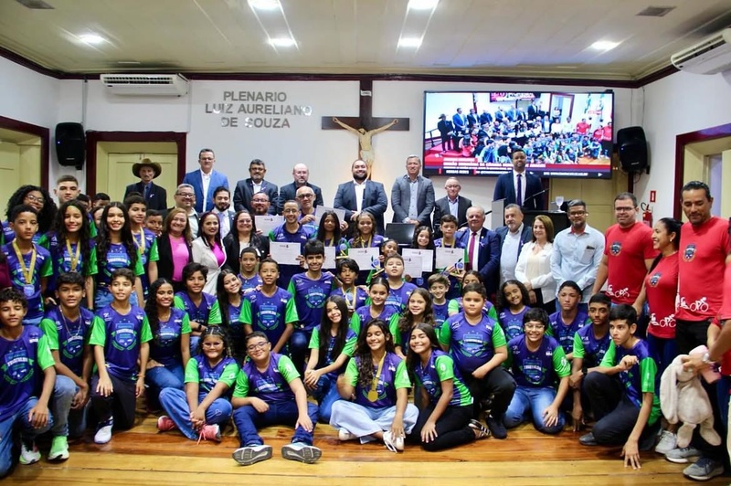 Câmara Municipal homenageia Escolinha de Triathlon de Aracati (CE) com Moção de Congratulação