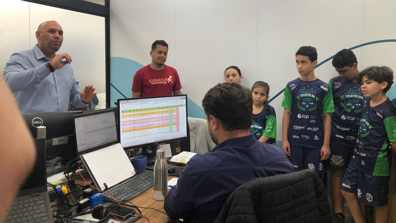 Esporte e cidadania: alunos da Escolinha de Triathlon conhecem de perto o funcionamento da Paranaguá Saneamento