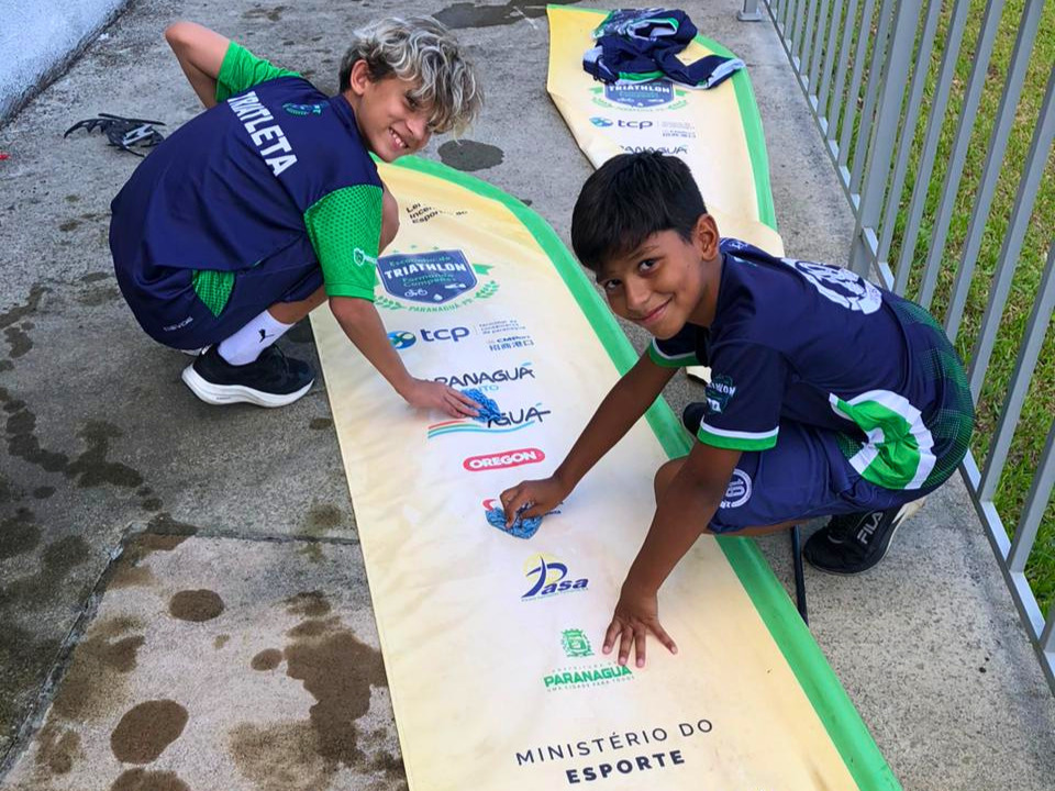 Organização e limpeza são temas na Escolinha de Triathlon Formando Campeões de Paranaguá (PR)