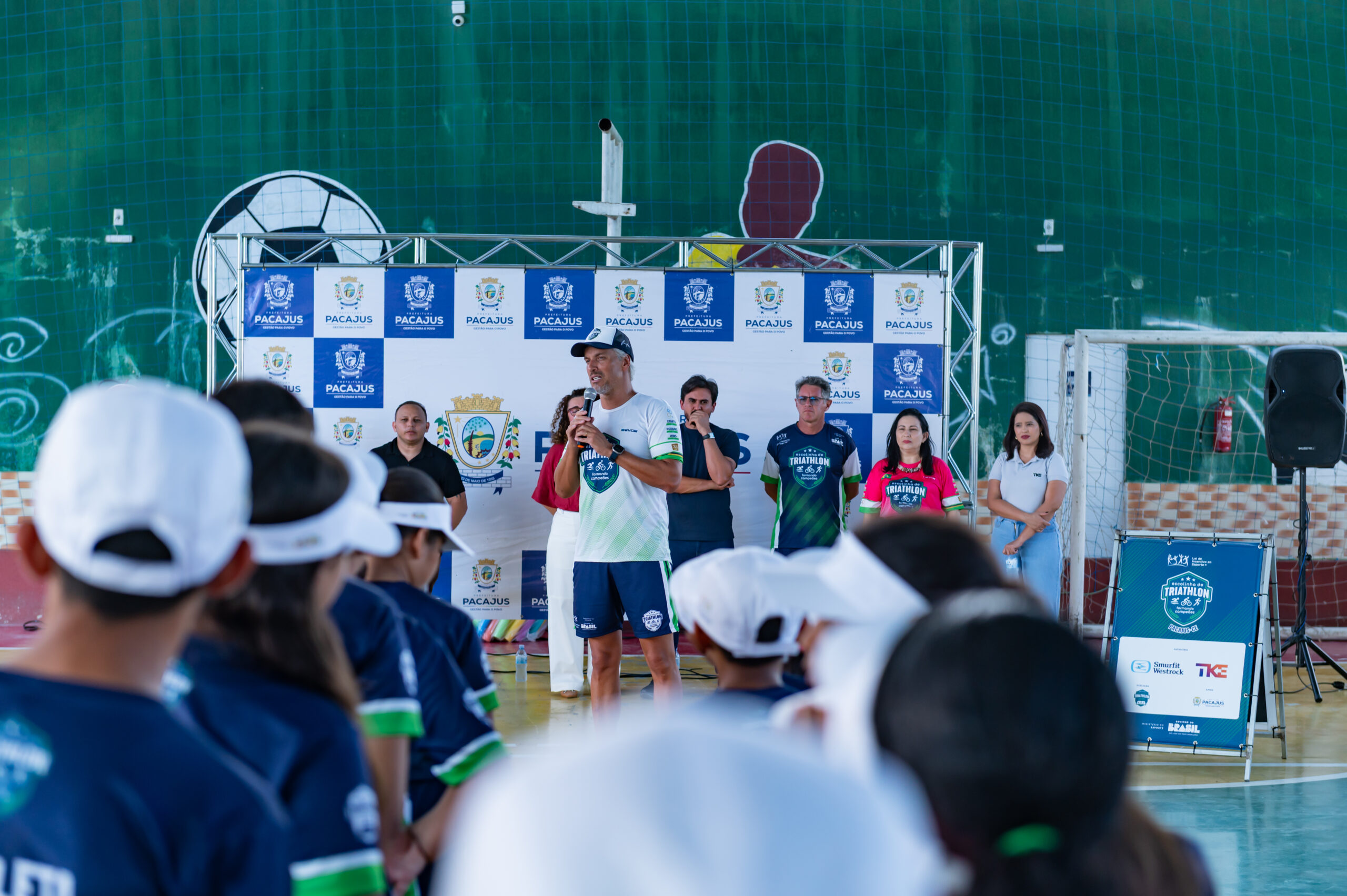 Pacajus (CE) recebe primeira visita do padrinho olímpico Juraci Moreira em tarde especial com alunos da Escolinha de Triathlon